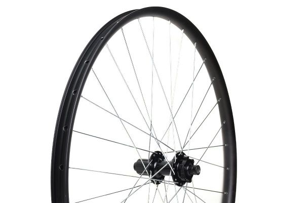 Колесо 29"MTB заднее, под кассету на 9-10 передач, двойной обод Citron DP-27 29" 32H, втулка Solon DH909TR, 32H, Disc, 142*12мм, 2 промподшипника, крепление IS6,ось 12мм, цвет черный Колесо 29"MTB заднее, под кассету на 9-10 передач, двойной обод Citron DP-27 29" 32H, втулка Solon DH909TR, 32H, Disc, 142*12мм, 2 промподшипника, крепление IS6,ось 12мм, цвет черный